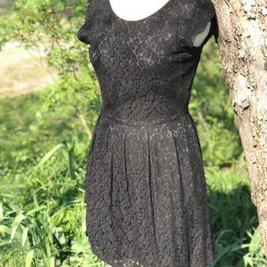 Worth W J Summer LBD w Lace Overlay